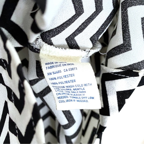 American Eagle White And Black Chevron Print Button Down Shirt Semi-Sheer Dressy - Picture 14 of 15